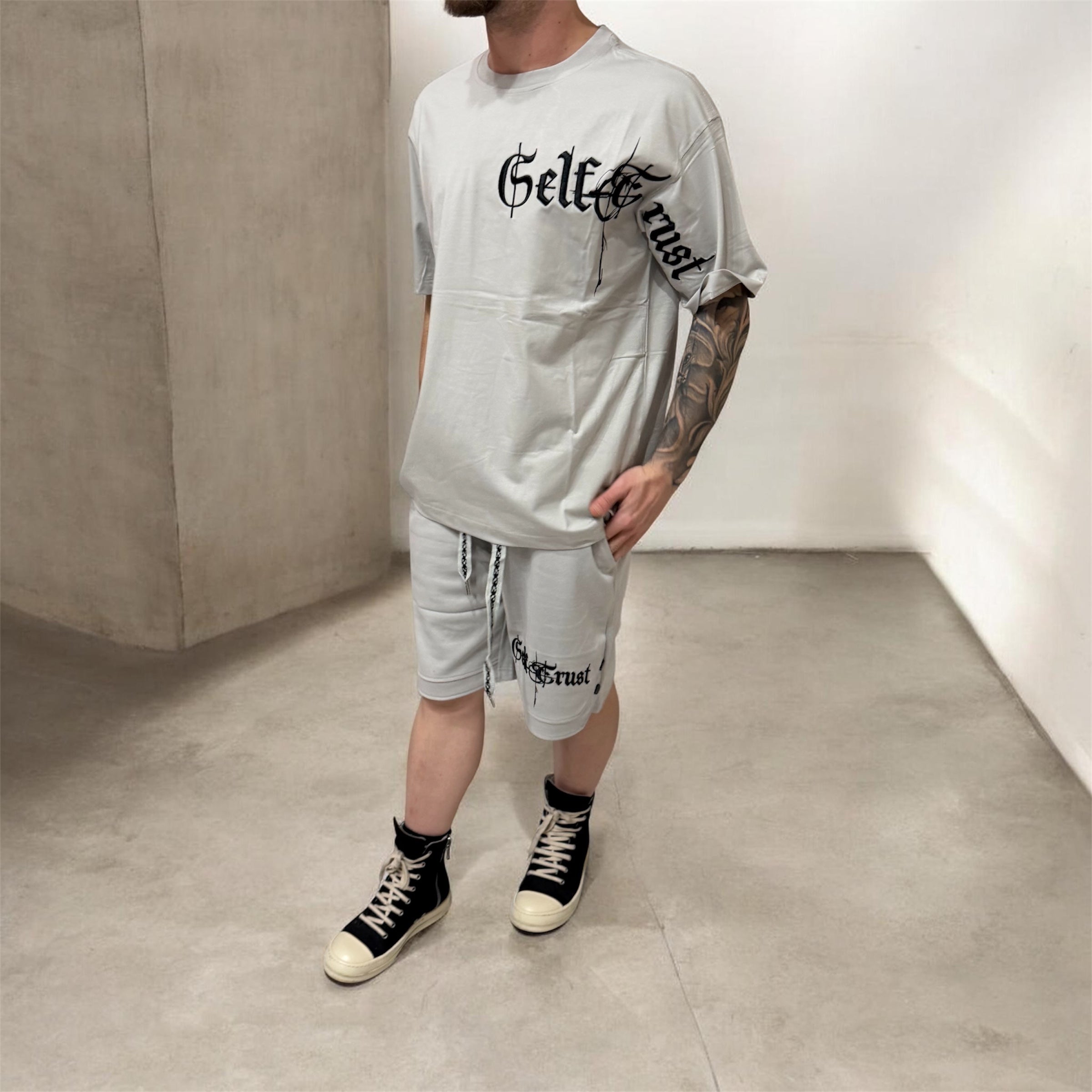 Coordinato self gray light