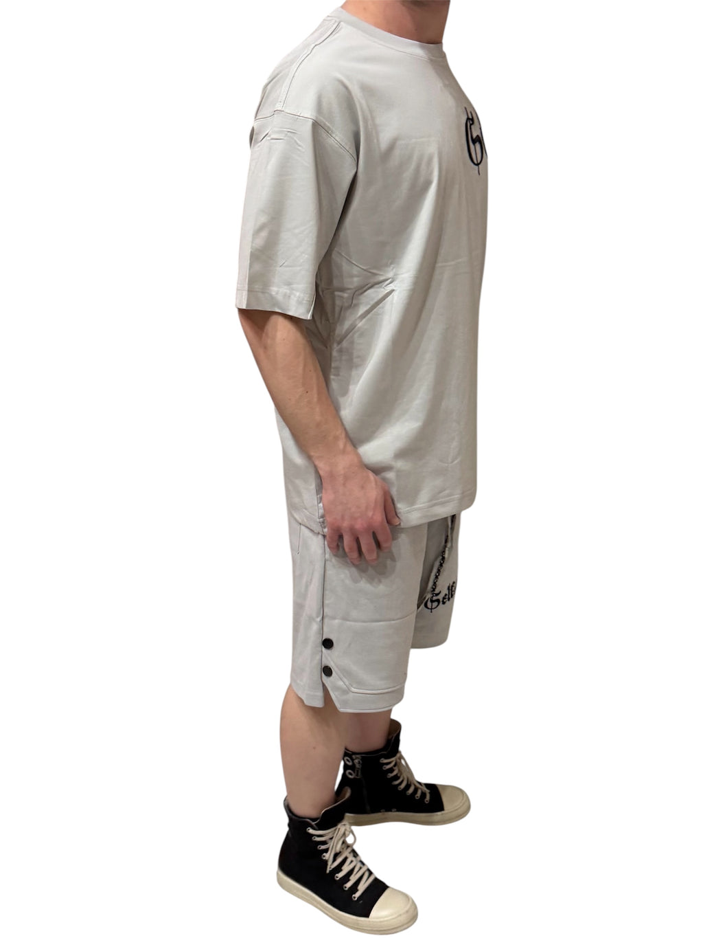 Coordinato self gray light